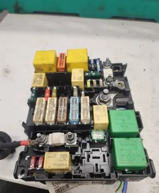 Peugeot 3008 II Fuse module 9804846880 4524722 304846830