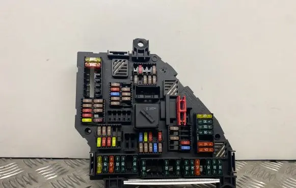 BMW 5 F10 F11 Fuse module 9238195