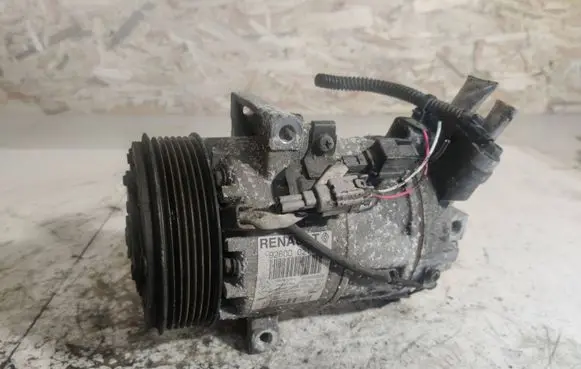 Renault Captur Air conditioning (A/C) compressor (pump) 926000217R 4034500629 Z0012607A