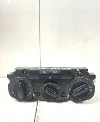 Volkswagen Touran I Climate control unit