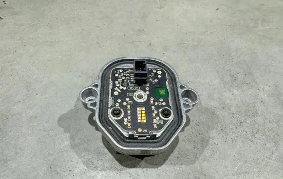 Volvo S90, V90 LED ballast control module 