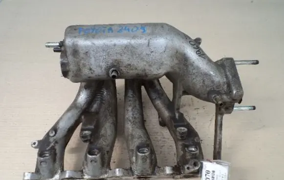 Toyota Avensis T220 Intake manifold