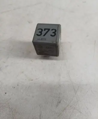 Volkswagen PASSAT B5.5 Other relay 8D0951253A V23134B52X301 373