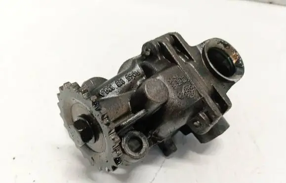 Skoda Fabia Mk2 (5J) Oil pump 045115109a