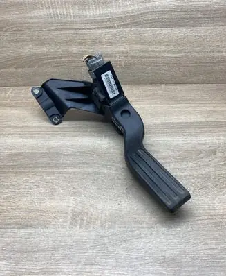 Ford Mondeo Mk III Accelerator throttle pedal 2S719F836DA MC362