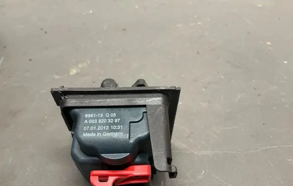 Mercedes-Benz B W246 W242 Fuel tank cap lock motor A0038203297 896113Q05 070120131031