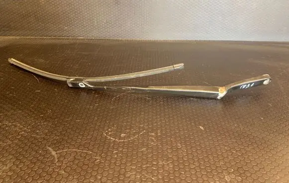 Volkswagen PASSAT B6 Front wiper blade arm 3C1955409C