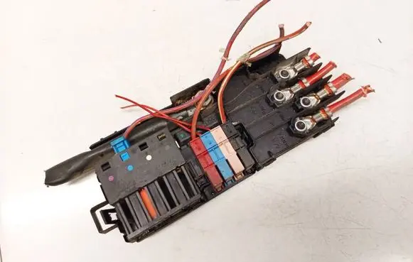 Mercedes-Benz E W211 Fuse box set E0000031 013948411