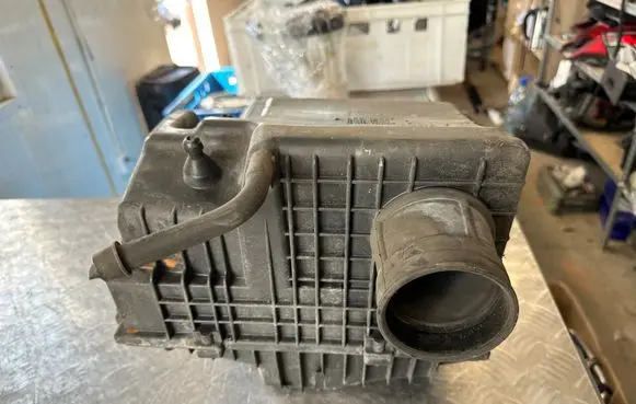 Renault Master III Air filter box 8200751534 8200824914