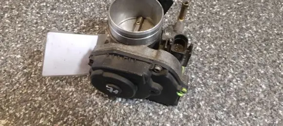 Volkswagen Golf IV Throttle valve 06A133064J