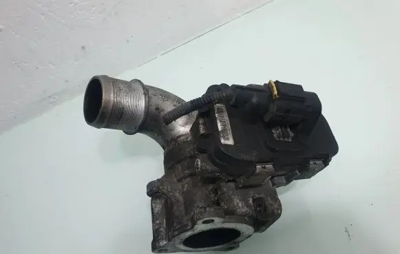 Opel Zafira B Throttle valve 55353003