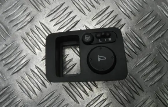 Honda CR-V Electric window control switch M33212 T4425