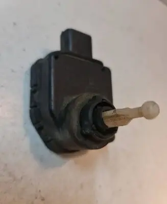Headlight level adjustment motor