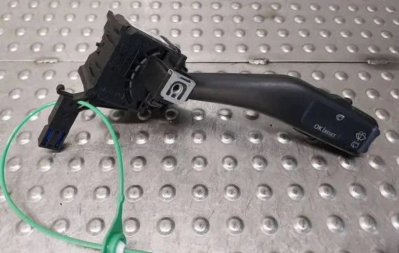 Volkswagen Golf V Wiper control stalk S26383679 1K0953519A