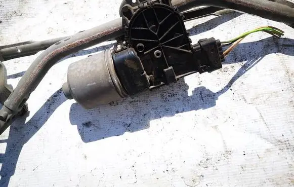 Peugeot 207 Wiper motor 0390241540