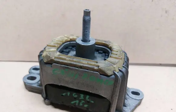 Citroen C5 Engine mount bracket 9670282280