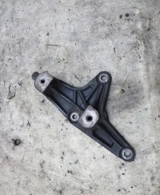 Toyota Avensis T270 Engine mount bracket 43457-0F040