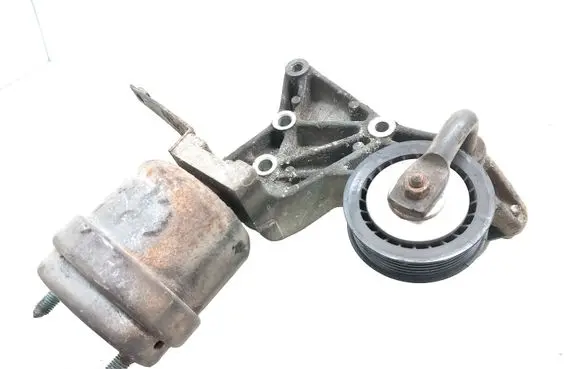 Volkswagen Transporter - Caravelle T4 Engine mounting bracket 074199207F 7D0199132E