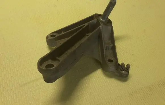 Dacia Dokker Gearbox mounting bracket 8200043084