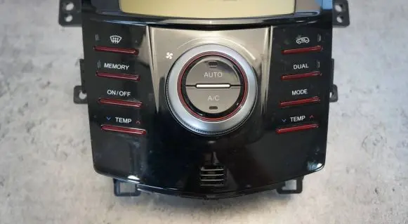 SsangYong Tivoli Climate control unit 68720-35200 6872035200