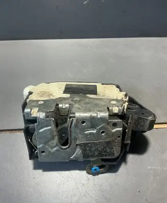 Land Rover Freelander Front door lock V0654