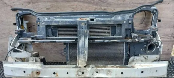 Opel Vivaro Radiator support slam panel