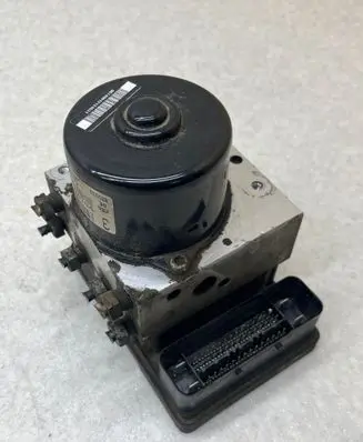 Volvo V70 ABS Pump 8671222 5WK84003 10092504043