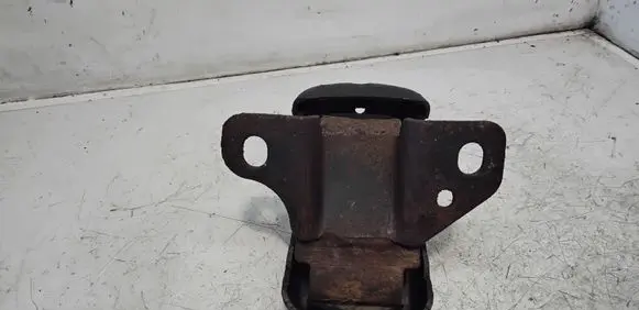 KIA Sorento Engine mount bracket