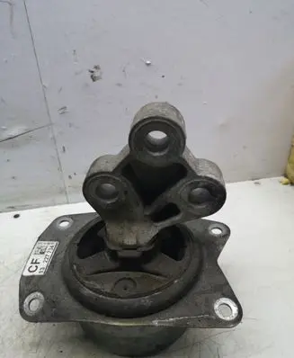 Opel Insignia A Engine mount bracket 13227734 2108211