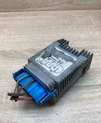Mercedes-Benz A W168 Coolant fan relay 8940000 6421820