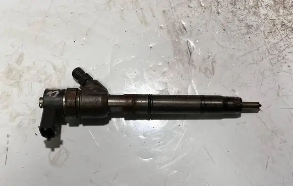 Hyundai i30 Fuel injector 338002A400 0445110256