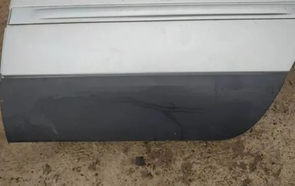 Rear door trim (molding)