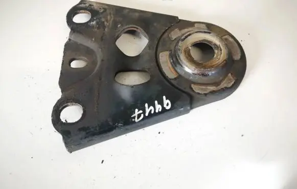 Volvo XC90 Engine mounting bracket