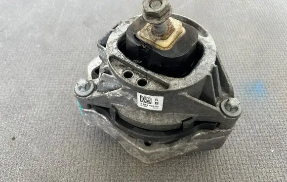 BMW 1 F20 F21 Engine mount bracket 6859408 261018
