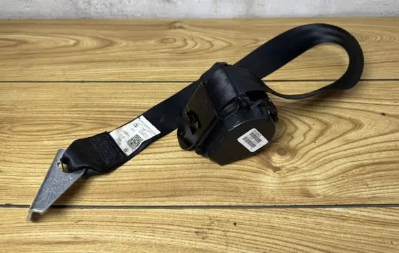 Volkswagen Golf VI Rear seatbelt 607609900B R1012084HZ