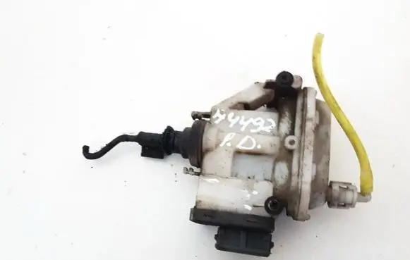 Volkswagen PASSAT B4 Central locking vacuum pump 3a0862153b