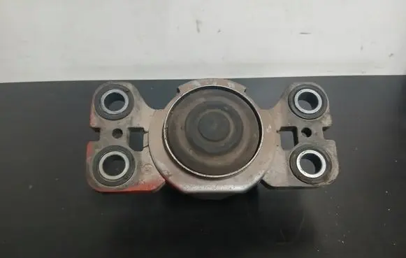 Engine mount bracket