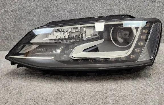 Volkswagen Jetta VI Headlight/headlamp 5C7941751ESCZ 5C7941751E 0111920100256552