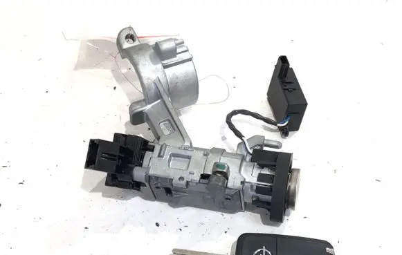 Opel Astra J Ignition lock 20939745
