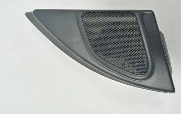 Front door high frequency speaker