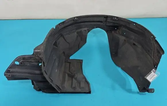 Front wheel arch liner splash guards
