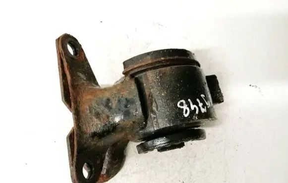 Mazda 6 Engine mount bracket