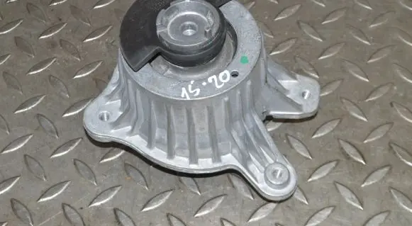 Mercedes-Benz C W205 Engine mount bracket A2052400300