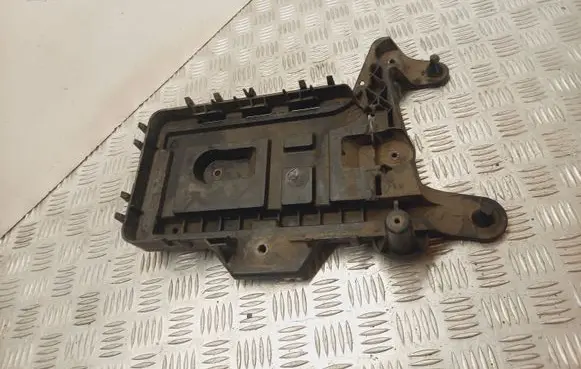 Volkswagen PASSAT B6 Battery tray 1K0915333C