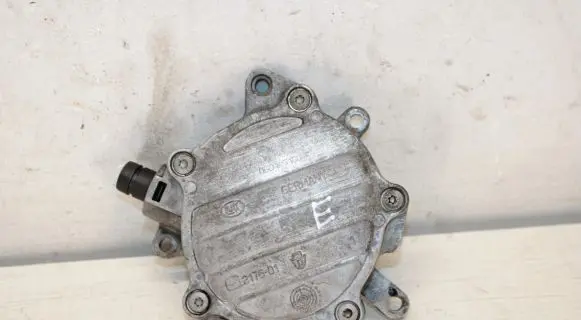 Audi TT TTS Mk2 Vacuum pump 06D145100E