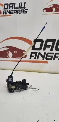 Opel Zafira B Front door lock 13210748