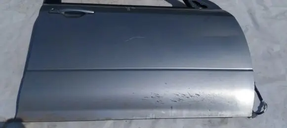 Mitsubishi Outlander Front door sidabrine