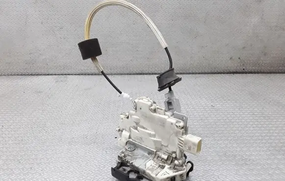 Audi A6 S6 C6 4F Front door lock