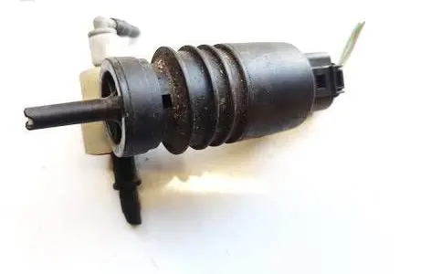 Volkswagen PASSAT B5 Windscreen/windshield washer pump 1j0973722