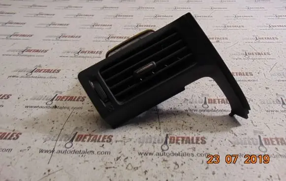 Toyota Verso Dashboard side air vent grill/cover trim 556800F040